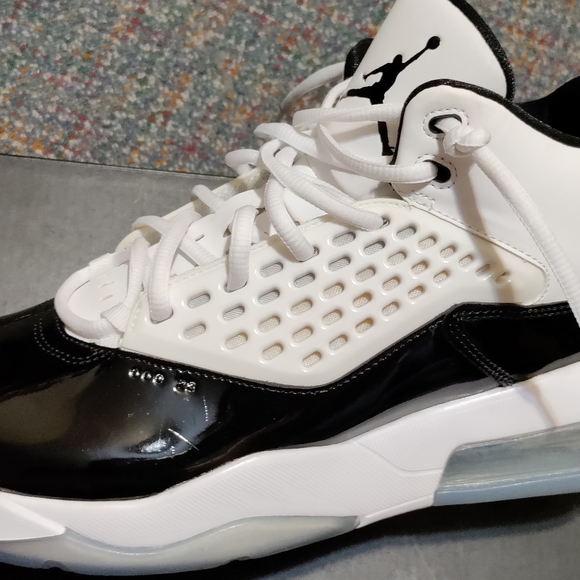 JORDAN MEN\'S SHOES